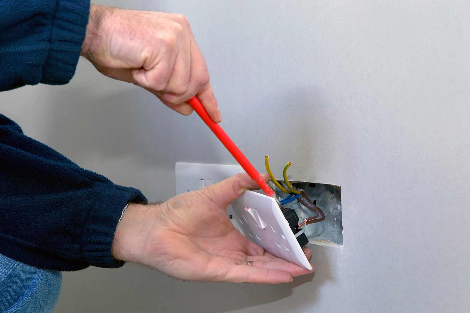 Our electricians can install plug sockets for domestic and commercial proeprties in Bury St Edmunds and the local area. 